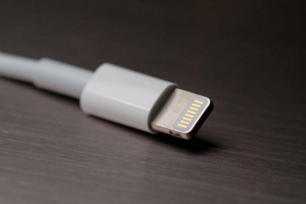 ilustrasi kabel Lightning untuk iPhone (dok. Apple)