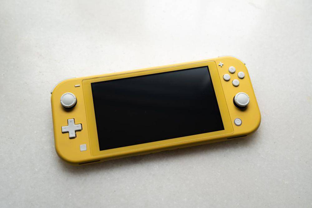 Nintendo Switch Lite (Unsplash/Loegunn Lai)