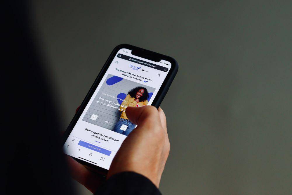 ilustrasi iPhone (Unsplash/Nathana Reboucas)