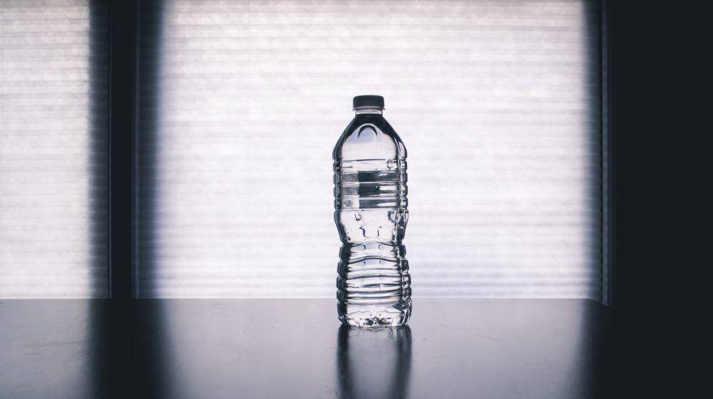 ilustrasi botol air (unsplash.com/@steve_j)