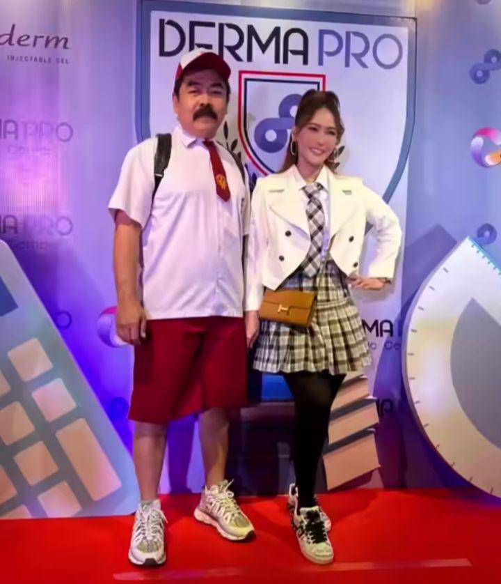artis pakai dress conde back to school (instagram.com/inul.d)