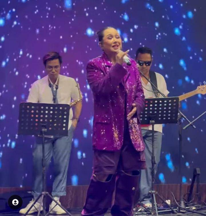 artis pakai dress conde back to school (instagram.com/ayutingting92)