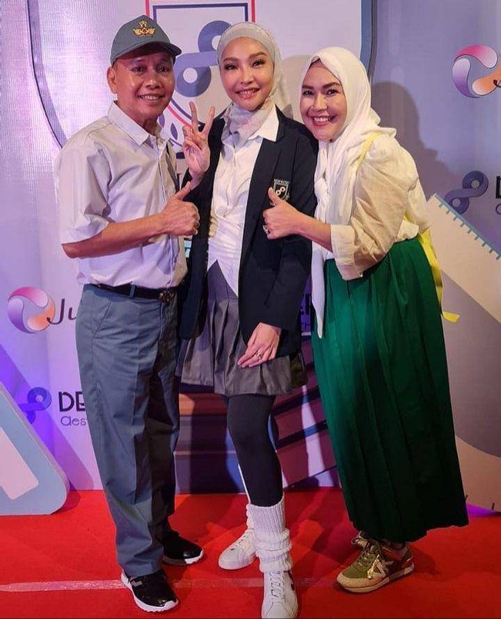 artis pakai dress conde back to school (instagram.com/mom_ayting92_)