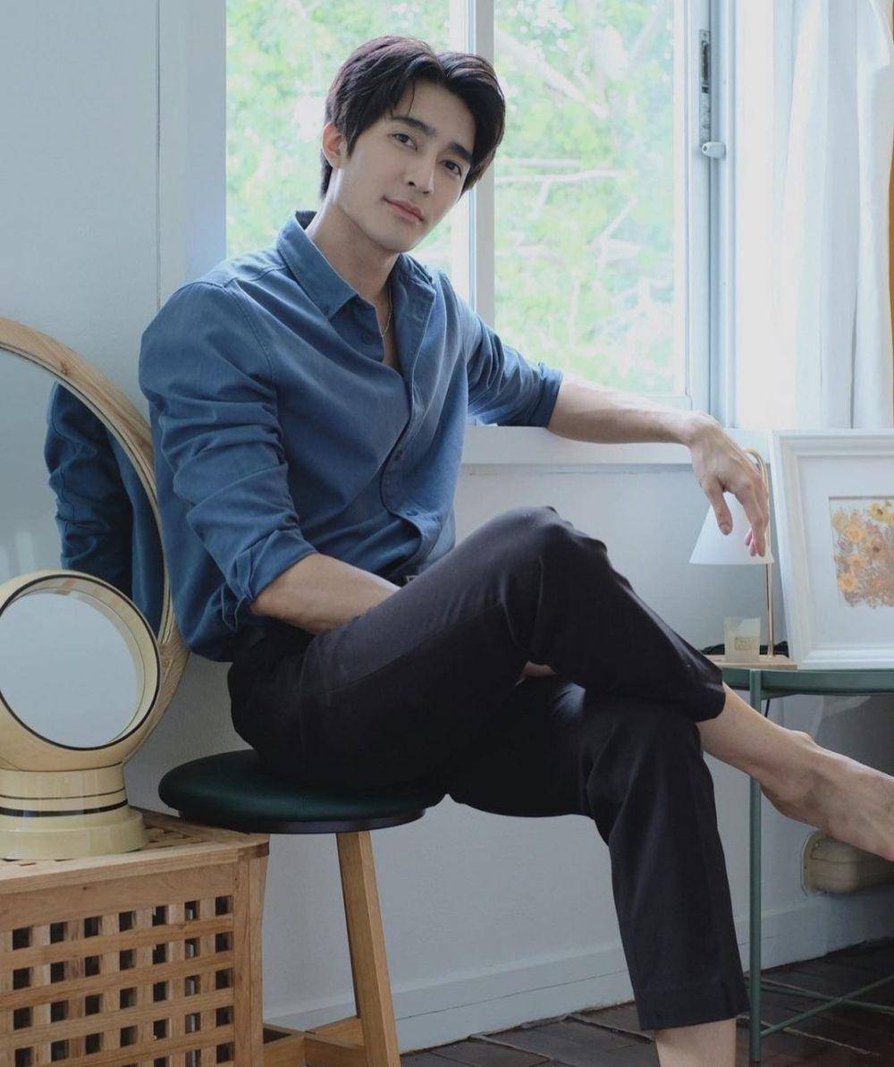 Earth Pirapat (instagram.com/theearthe)