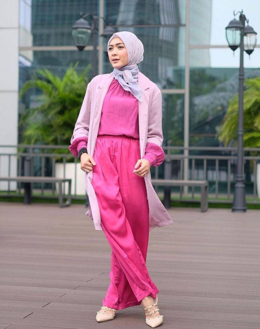 OOTD kerja warna pink (instagram.com/richaiskak)