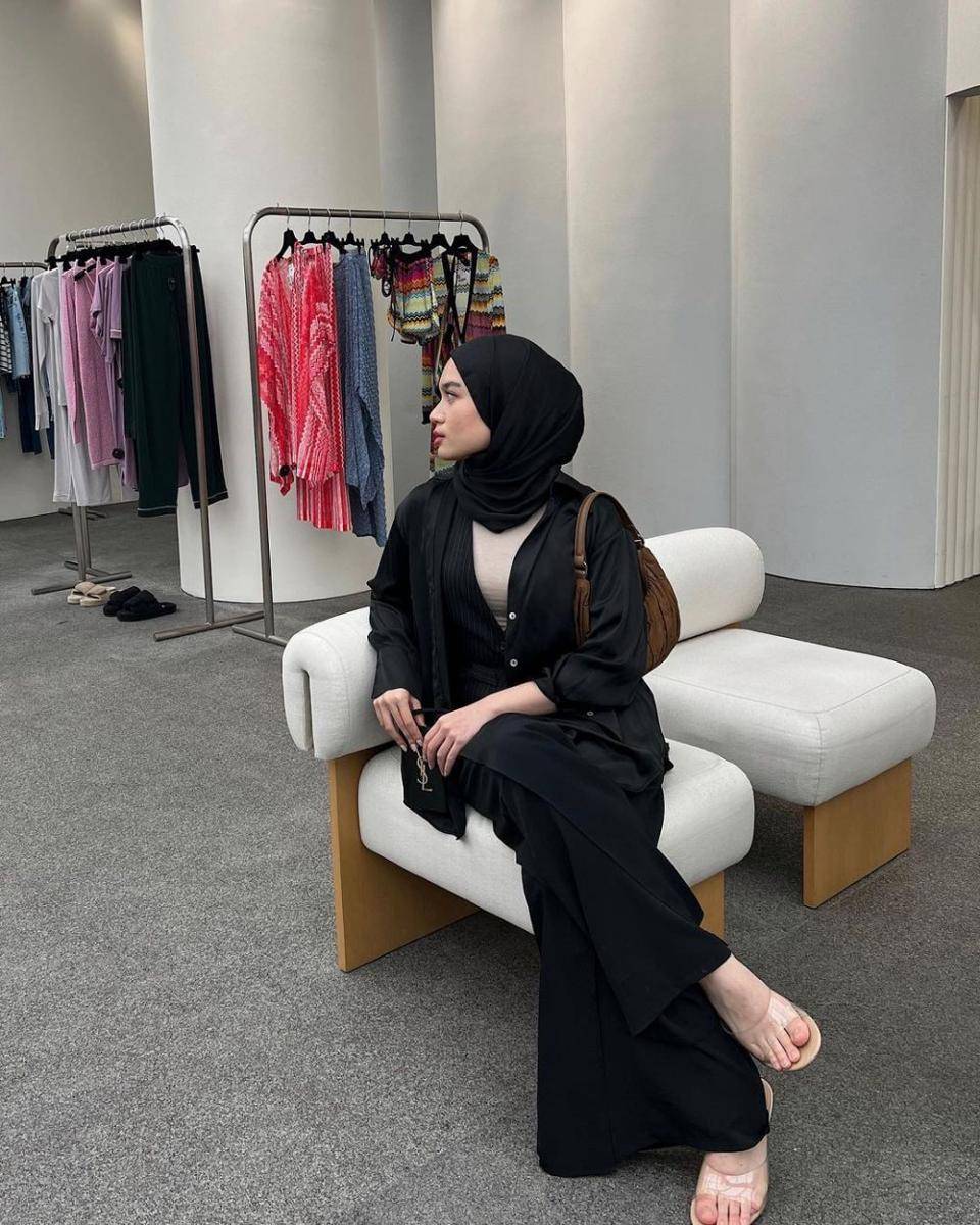 Pilihan gaya menggunakan pashmina kaos (instagram.com/samayashafa)