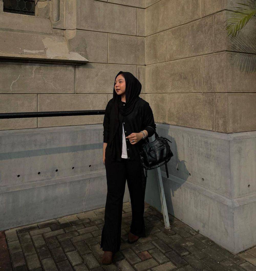 Pilihan gaya menggunakan pashmina kaos (instagram.com/s.sraaa)