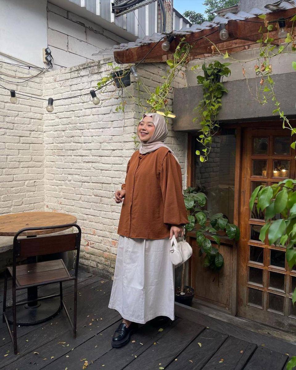 Pilihan gaya menggunakan pashmina kaos (instagram.com/s.sraaa)
