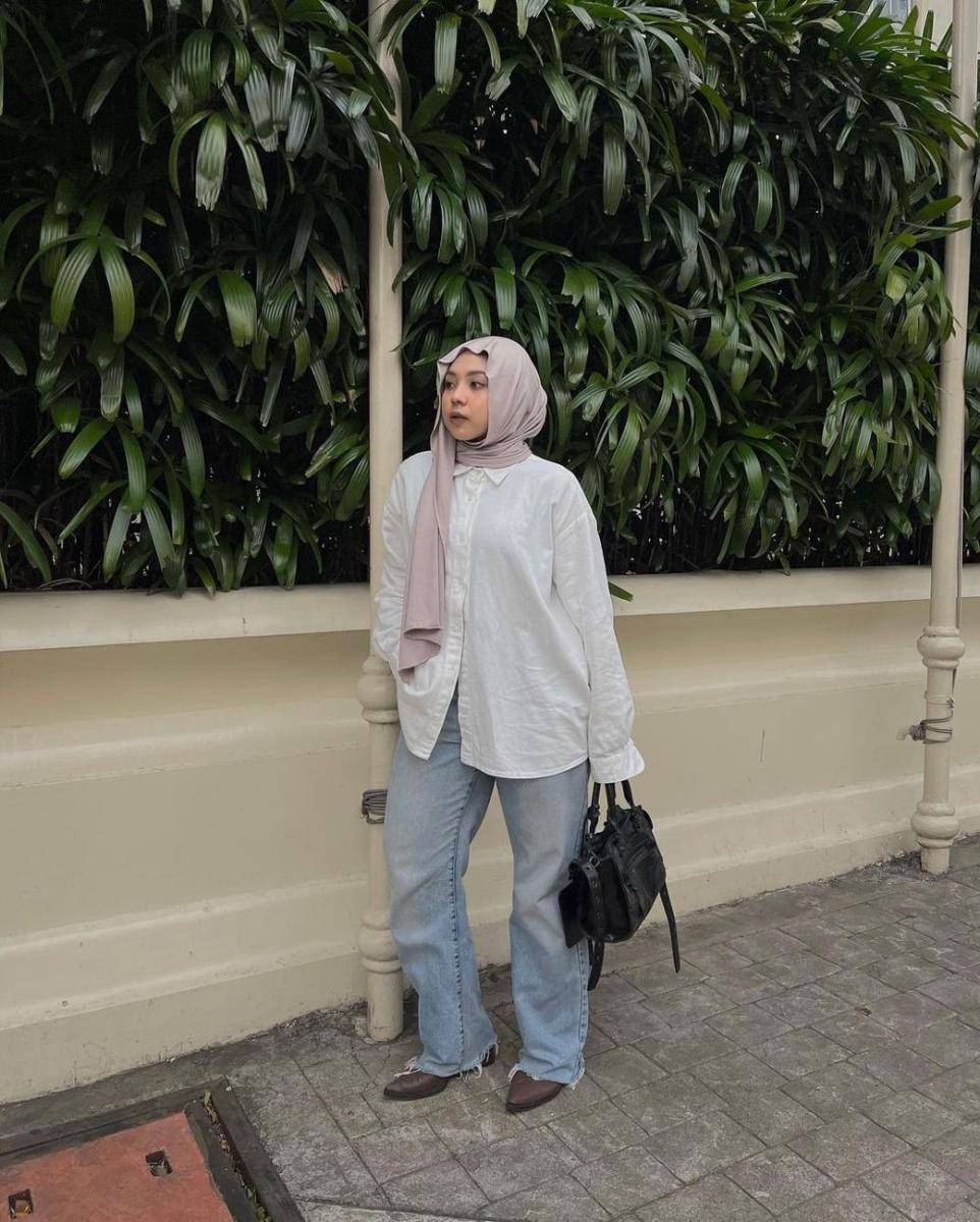 Pilihan gaya menggunakan pashmina kaos (instagram.com/s.sraaa)