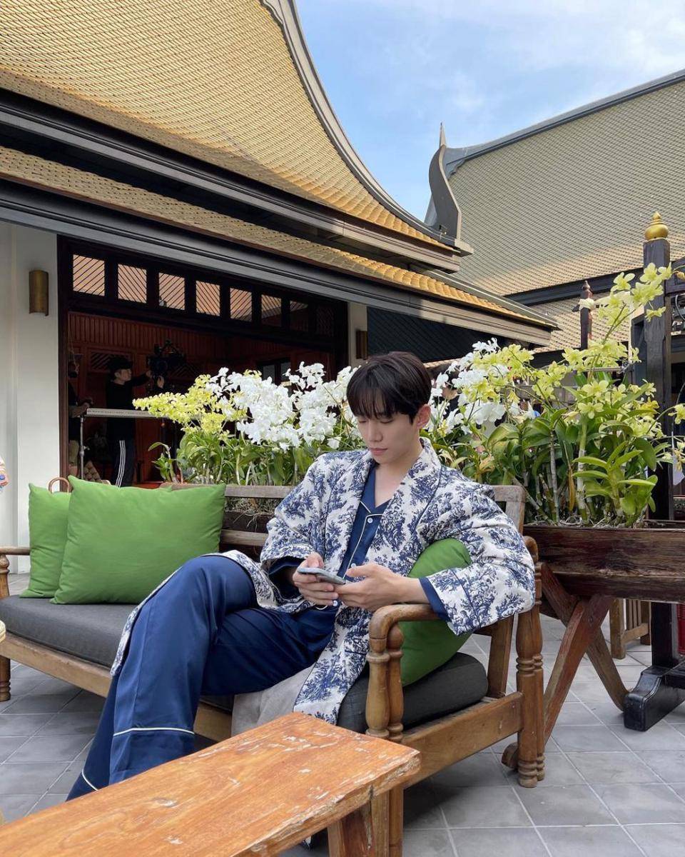 potret Lee Junho di balik layar drama King the Land (instagram.com/le2jh)
