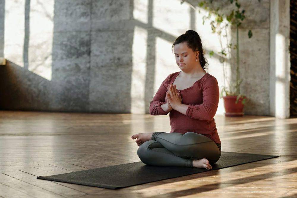 ilustrasi meditasi (pexels.com/Cliff Booth)