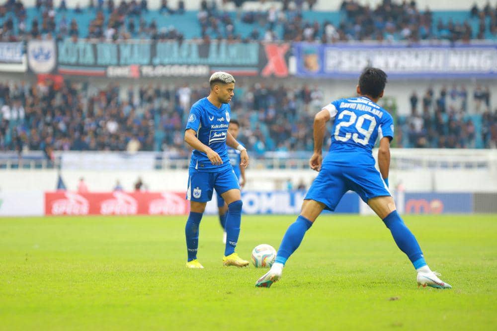 Pemain PSIS Semarang, Vitinho mengalami cedera pada laga melawan Persebaya Surabaya, Minggu (16/7/2023). (dok. PSIS)