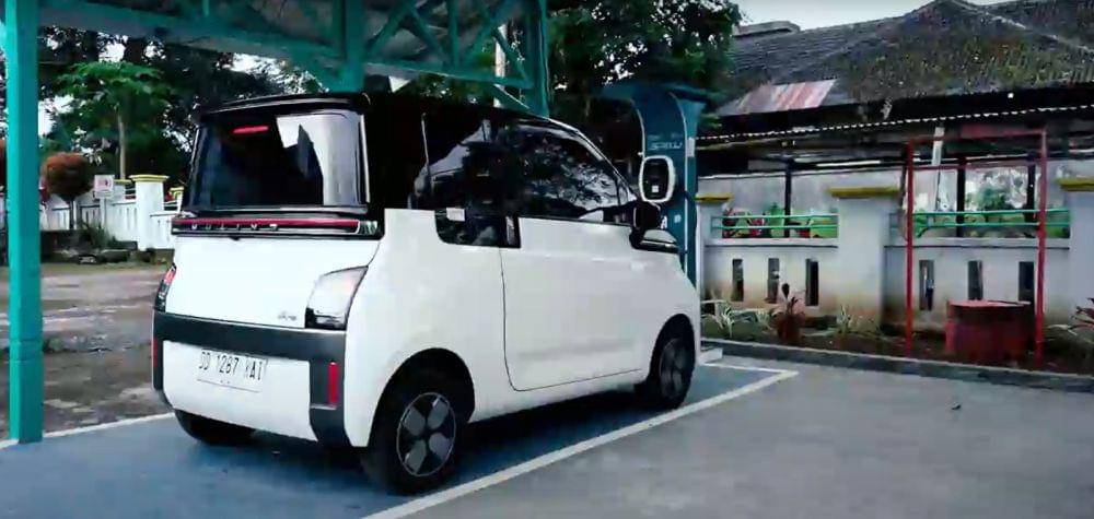 SPKLU dengan kapasitas daya 7,7 kiloWatt (kW) yang terletak di PLN Unit Layanan Pelanggan (ULP) Malino siap beroperasi melayani isi daya kendaraan listrik. (Dok. PLN UID Sulslerabar)