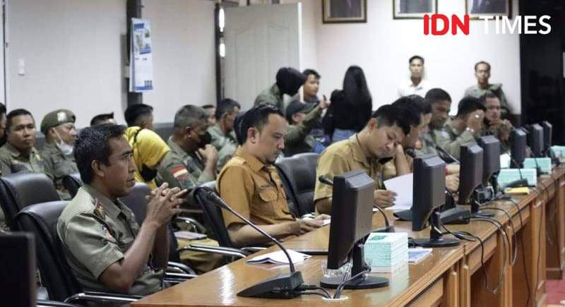RDP DPRD PPU dengan anggota Satpol PP (IDN Times/Ervan)