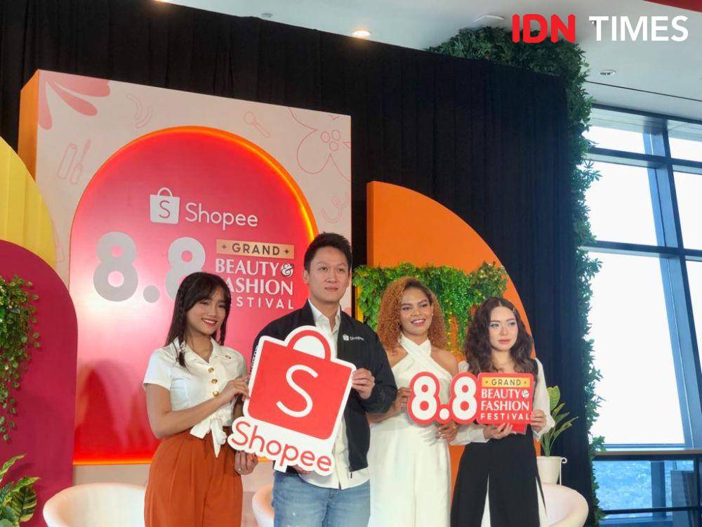 Kampanye Shopee 8.8 Grand Beauty & Fashion Festival pada Selasa, 18 Juli 2023 di Pakuwon Tower, Jakarta Selatan. (IDN Times/Nisa Zarawaki)