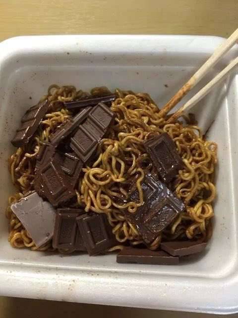 potret kombinasi aneh mie dengan makanan lain (reddit.com/user/ExoticShock)