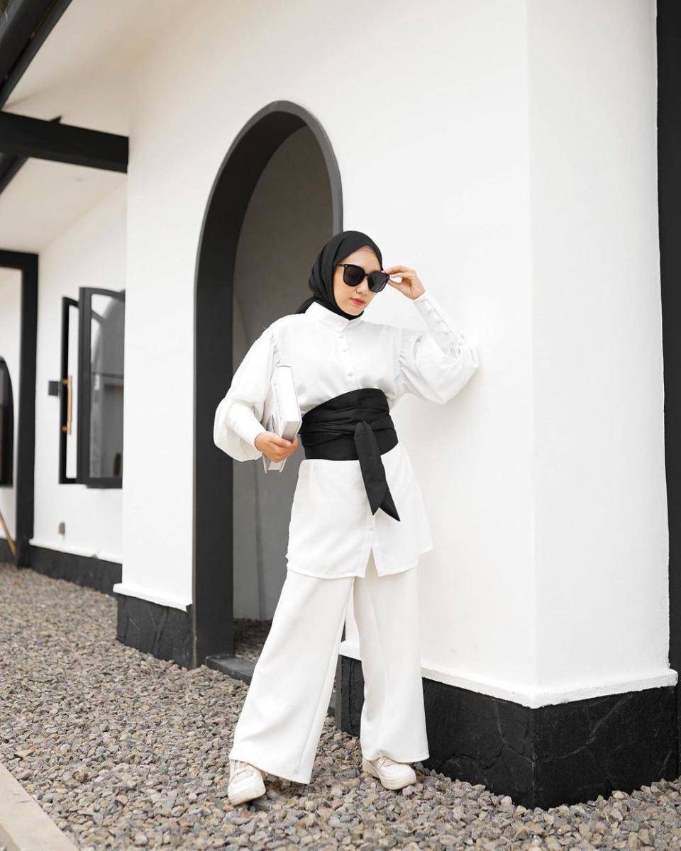 style obi belt dan kemeja (instagram.com/yennihr)