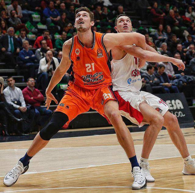 Tibor Pleiss saat berseragam Valencia Basket. (instagram.com/tiborpleiss)