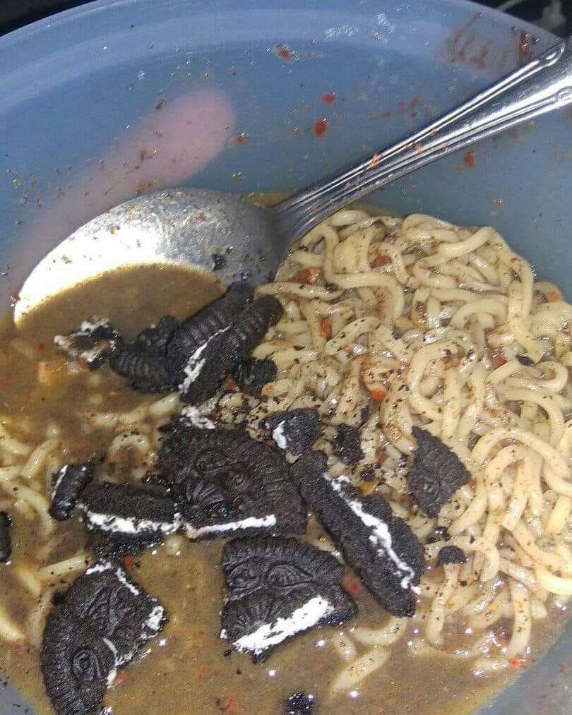 potret kombinasi aneh mie dengan makanan lain (reddit.com/user/TheBoyInGray)