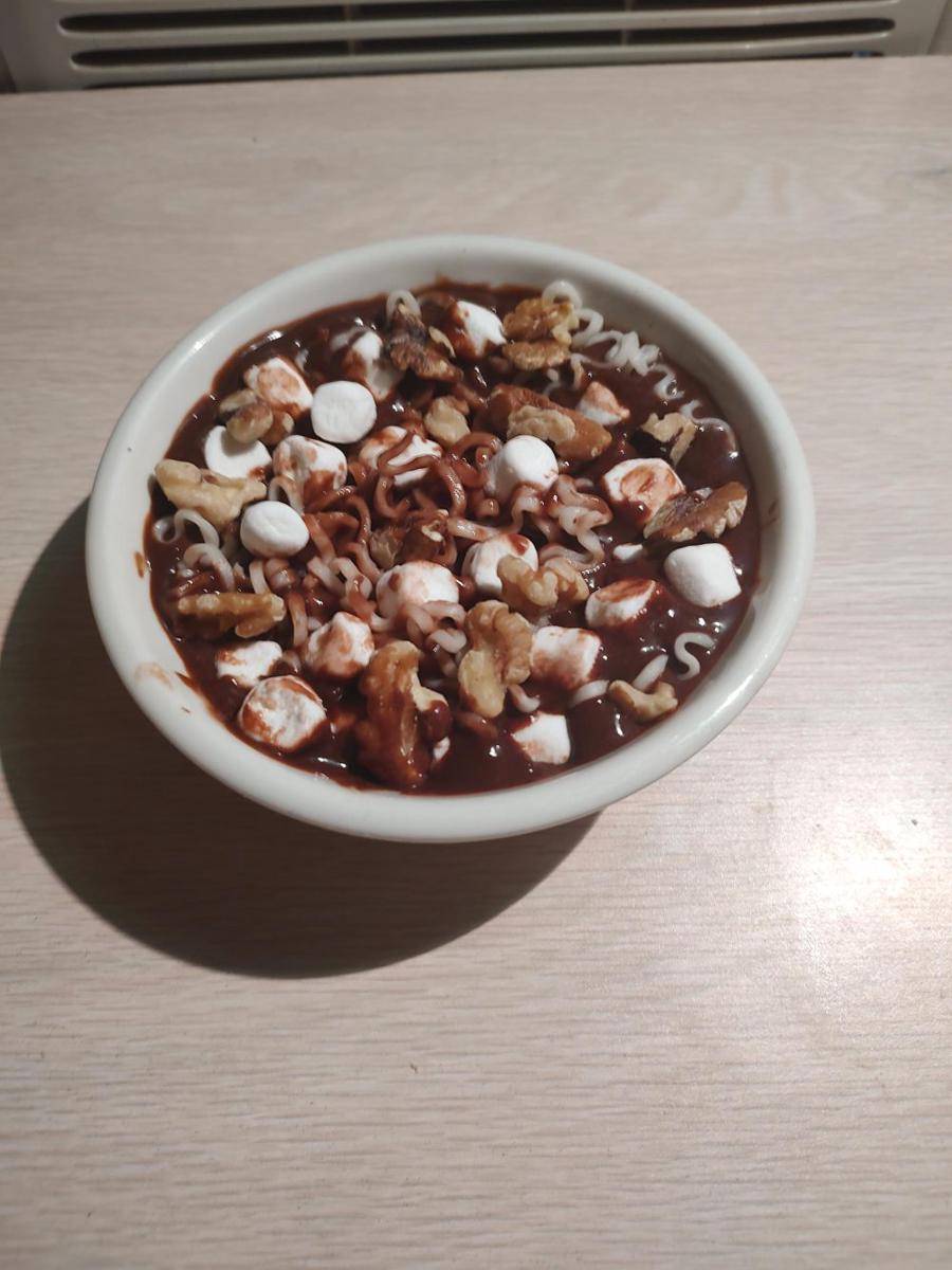 potret kombinasi aneh mie dengan makanan lain (reddit.com/user/NutmegOnEverything)