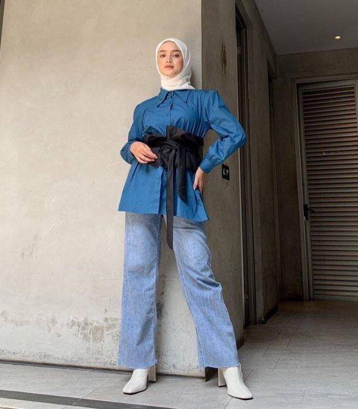 Style hijab pakai obi belt (instagram.com/ootdhijabsimple)