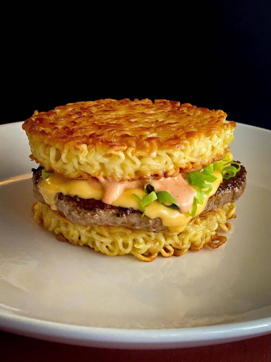 potret kombinasi aneh mie dengan makanan lain (reddit.com/user/doitypemyname)