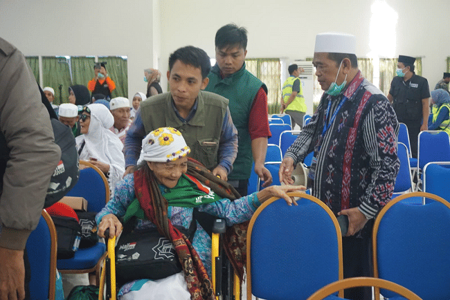 385 Jemaah Haji Kloter 1 Tiba di Lombok, 2 Meninggal dan 1 Dirawat