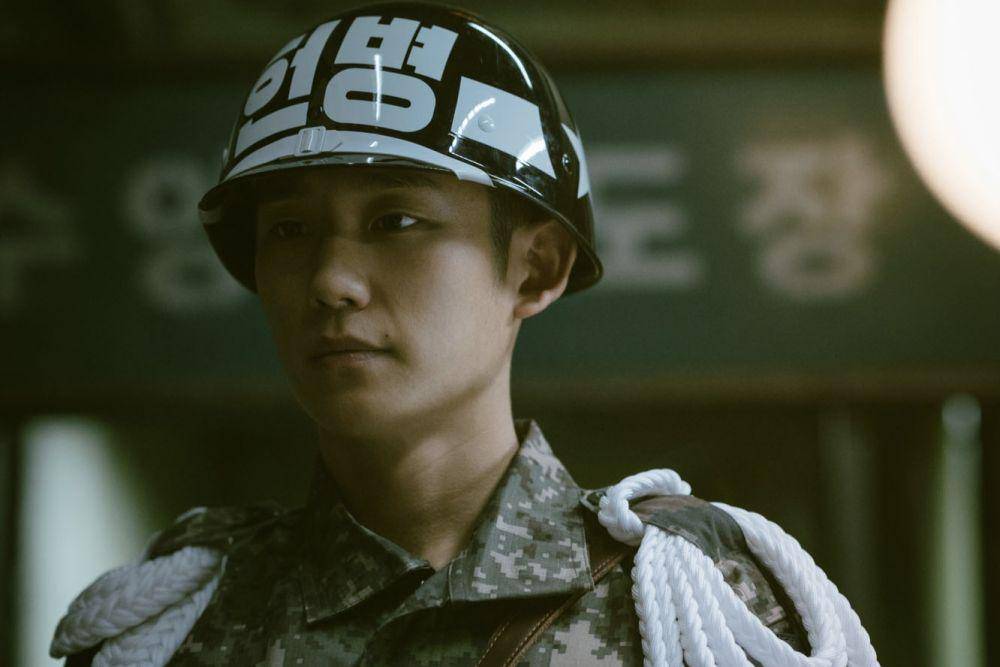 cuplikan Jung Hae In di drakor D.P. (twitter.com/NetflixKR)