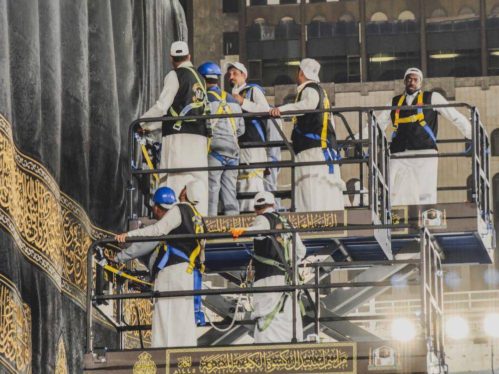 Pergantian kain Kiswah Ka'bah di Makkah (MCH Kemenag)