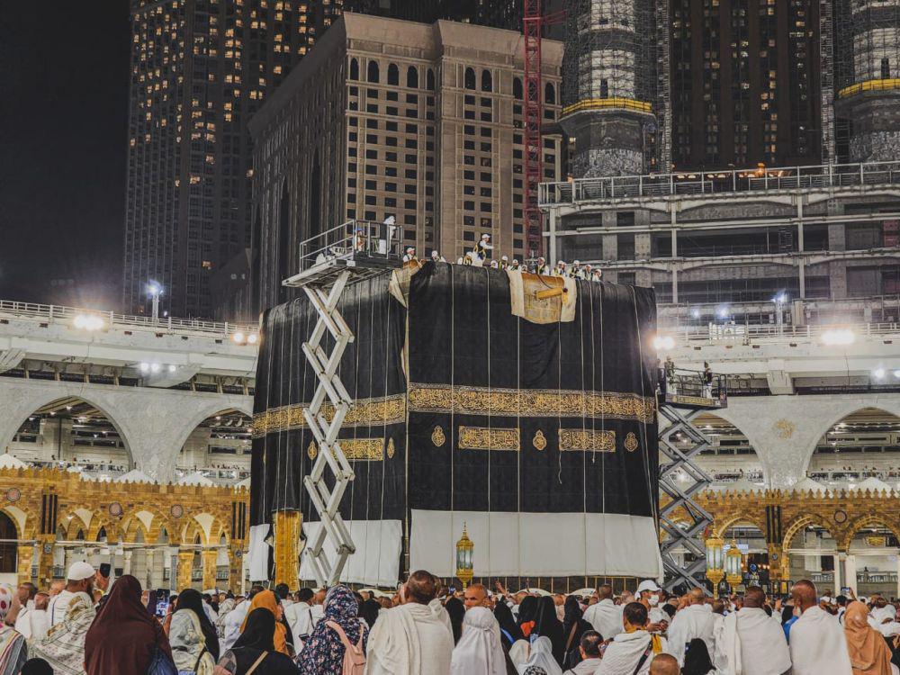 Ketika Kain Kiswah Ka'bah Diganti 1 Muharram 1445 H, Begini Prosesnya