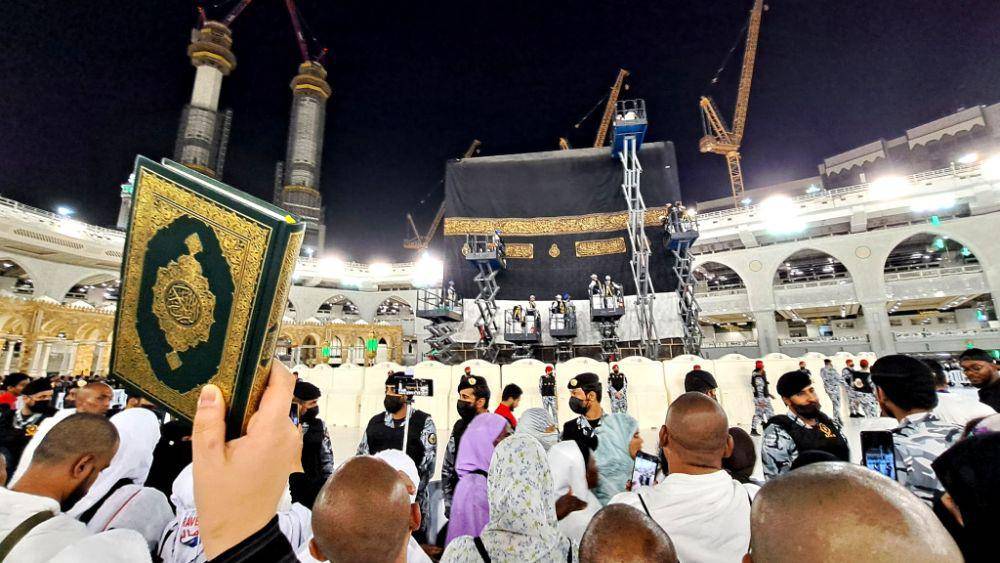 Pergantian kain Kiswah Ka'bah di Makkah (MCH Kemenag)