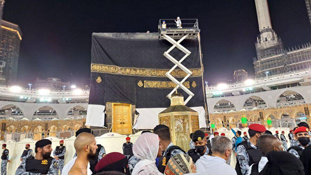Pergantian kain Kiswah Ka'bah di Makkah (MCH Kemenag)