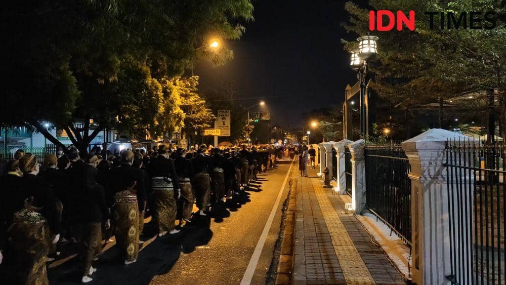 Kirab malam 1 Suro Pura Mangkunegaran. (IDN Times/Larasati Rey)