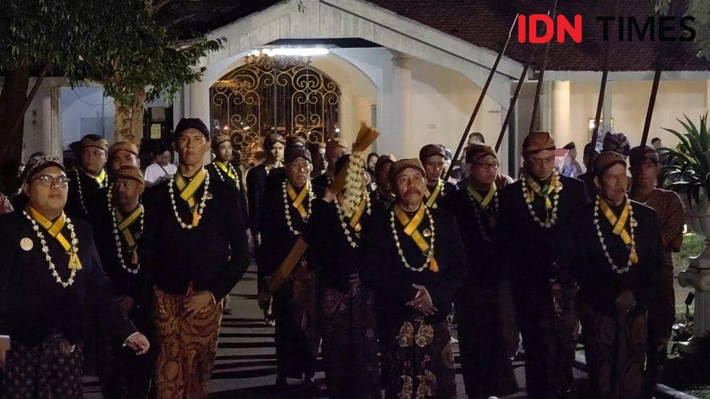 Kirab malam 1 Suro Pura Mangkunegaran. (IDN Times/Larasati Rey)