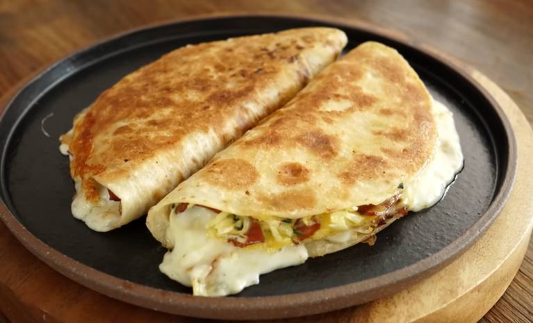 ilustrasi kubis quesadilla (YouTube.com/쿠킹하루 Cooking Haru :))
