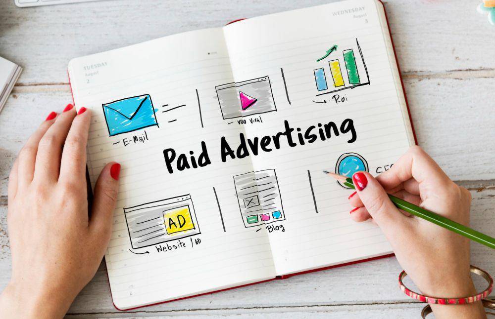 iklan komersiala dalah ikan berbayar (freepik.com/rawpixel.com)