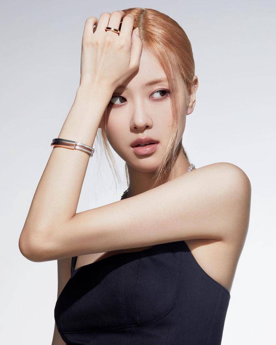 Rosé untuk Tiffany & Co. (instagram.com/roses_are_rosie)