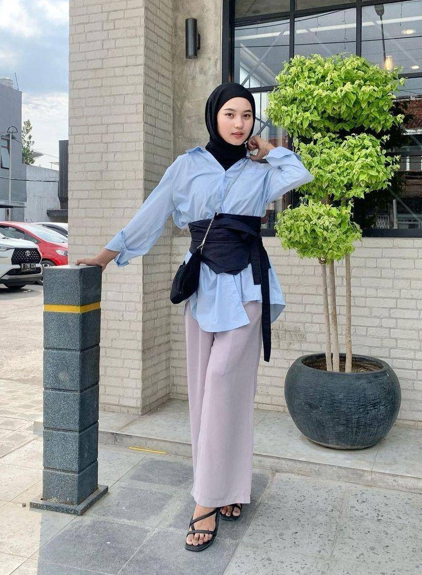 Style hijab pakai obi belt (instagram.com/siskaamera)