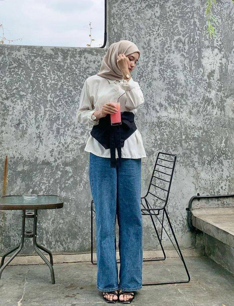 Style hijab pakai obi belt (instagram.com/siskaamera)