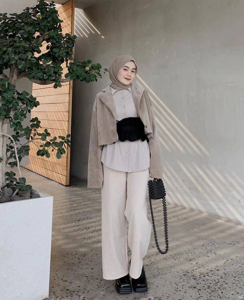 Style hijab pakai obi belt (instagram.com/nitaginab)