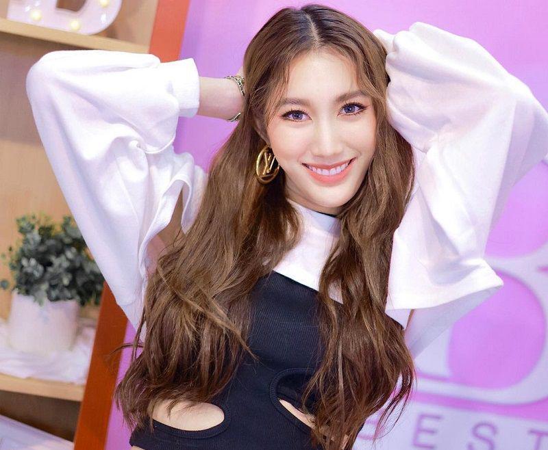 7 Potret Best Kamsing Luncurkan Produk Kosmetik Baru