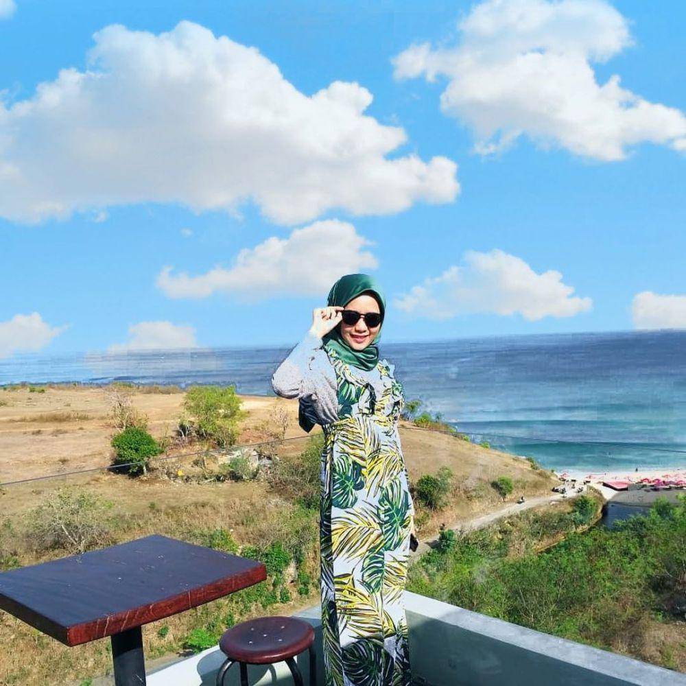 Indah Aprianti (instagram.com/indahindh)