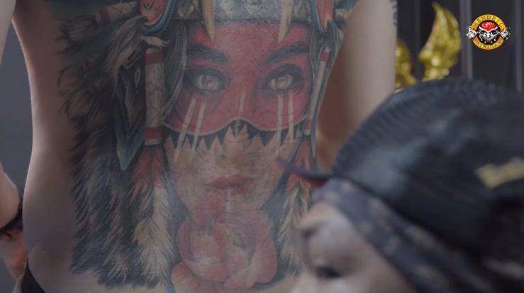 potret Rendy Kjaernett tutup tato muka Syahnaz (youtube.com/hendric shinigami)