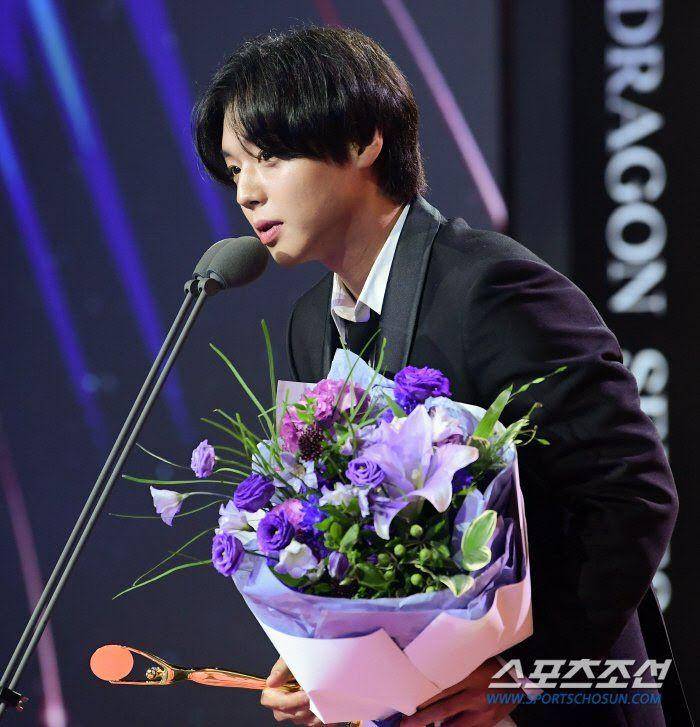 Park Ji Hoon di Blue Dragon Series Awards 2023 (Sportschosun.com)