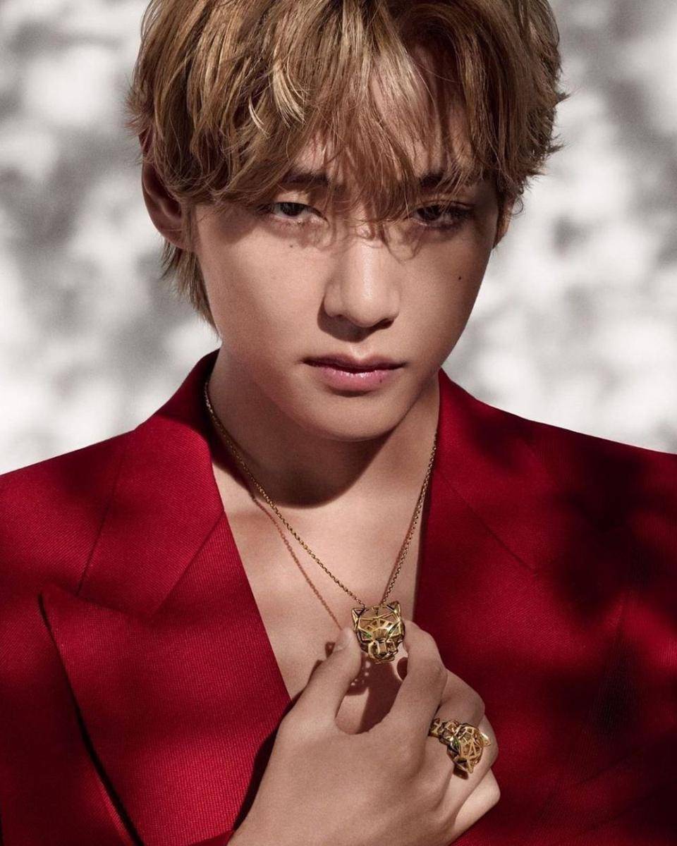 V BTS untuk Cartier (twitter.com/PopBase)