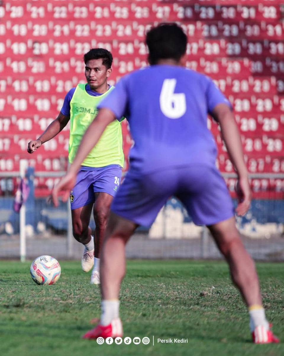 Pemain Persik Kediri saat berlatih. Instagram.com/ persikfcofficial