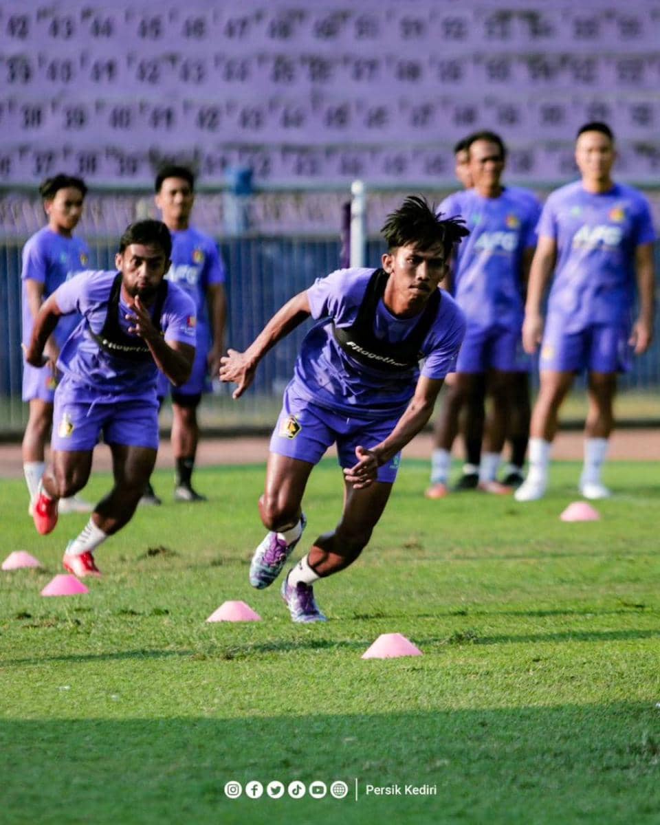 Pemain Persik Kediri saat berlatih. Instagram.com/ persikfcofficial