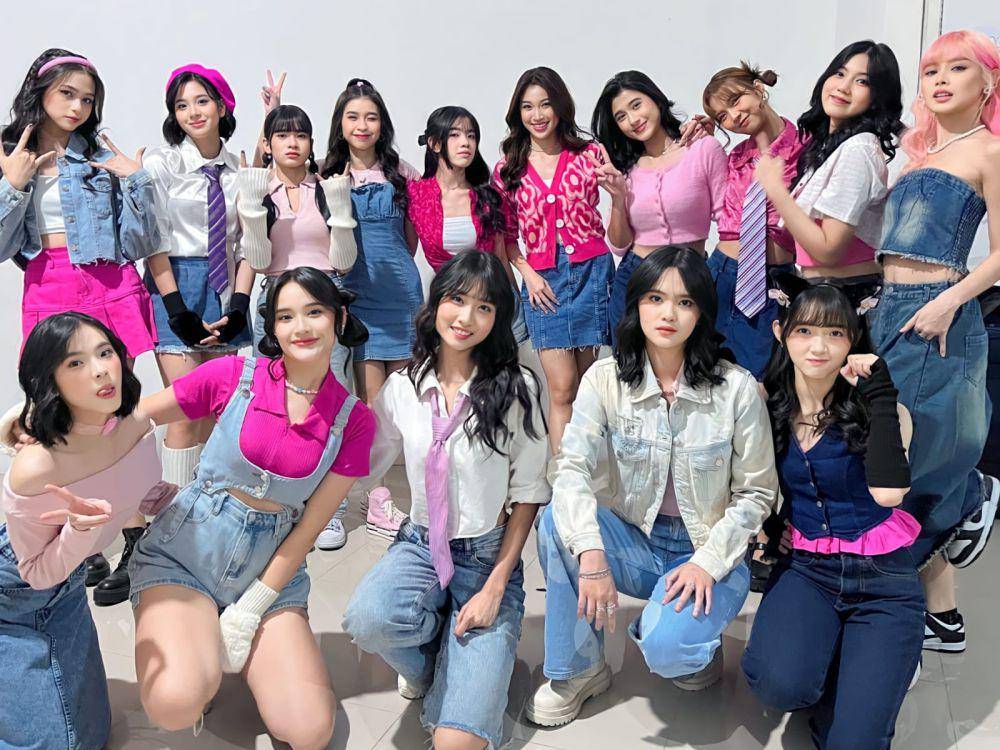 member JKT48 (twitter.com/n_shaniJKT48)