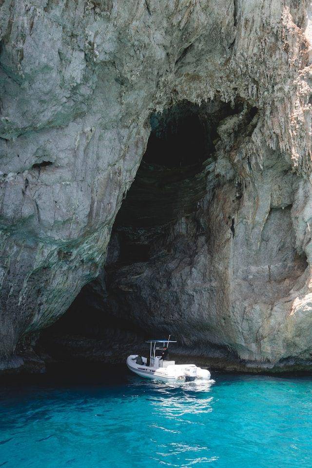potret Grotto Azzurra di Capri, Italia (unsplash.com/Will Truettner)