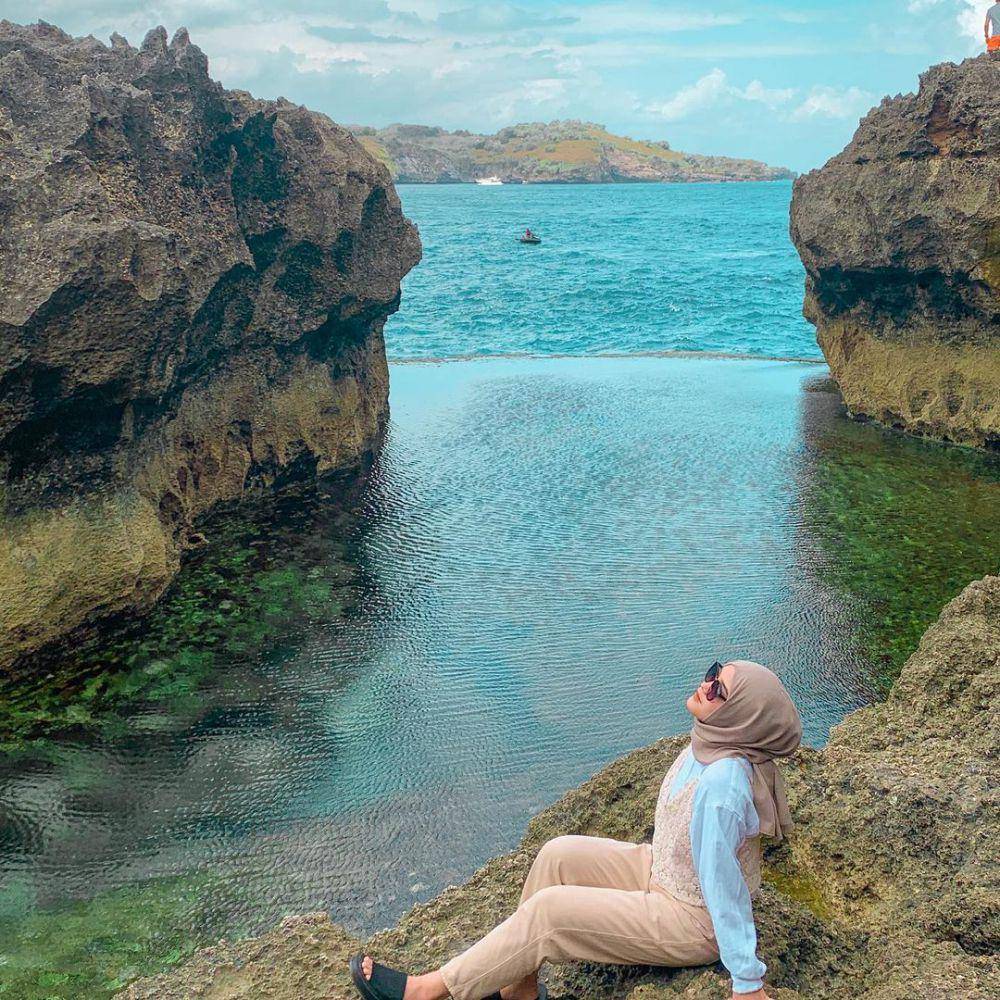 inspirasi outfit piknik ala Putri Delina (instagram.com/putridelinaa)